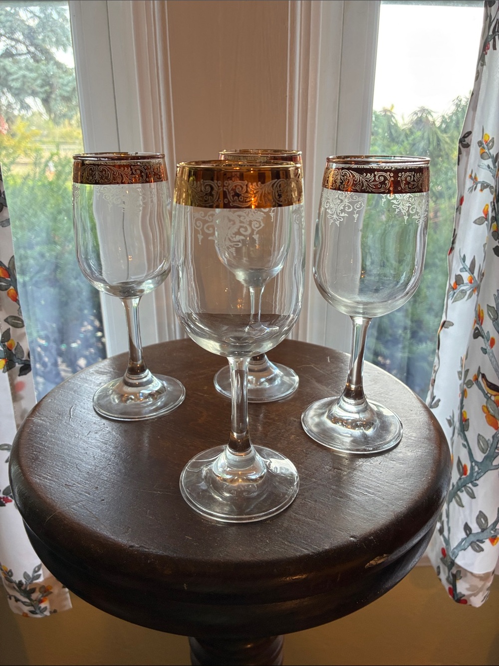 Vintage Mid Century Elegant Gold-Trimmed Wine Glass with Filigree Detail 4 ea
